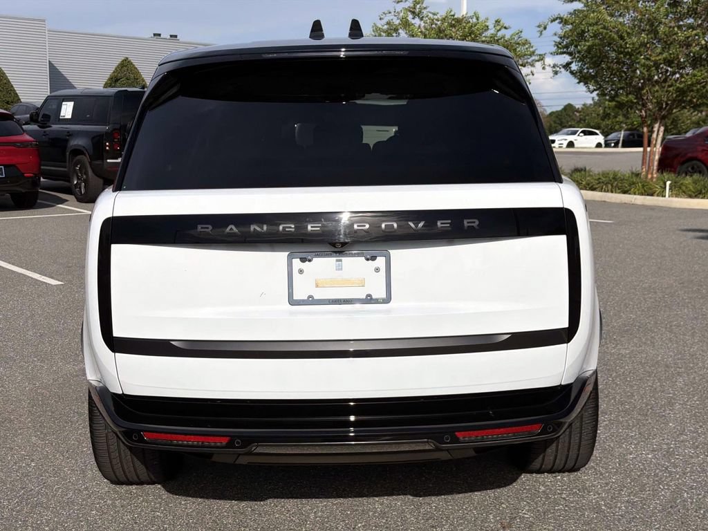 Used 2025 Land Rover Range Rover SE AWD/4WD image 4
