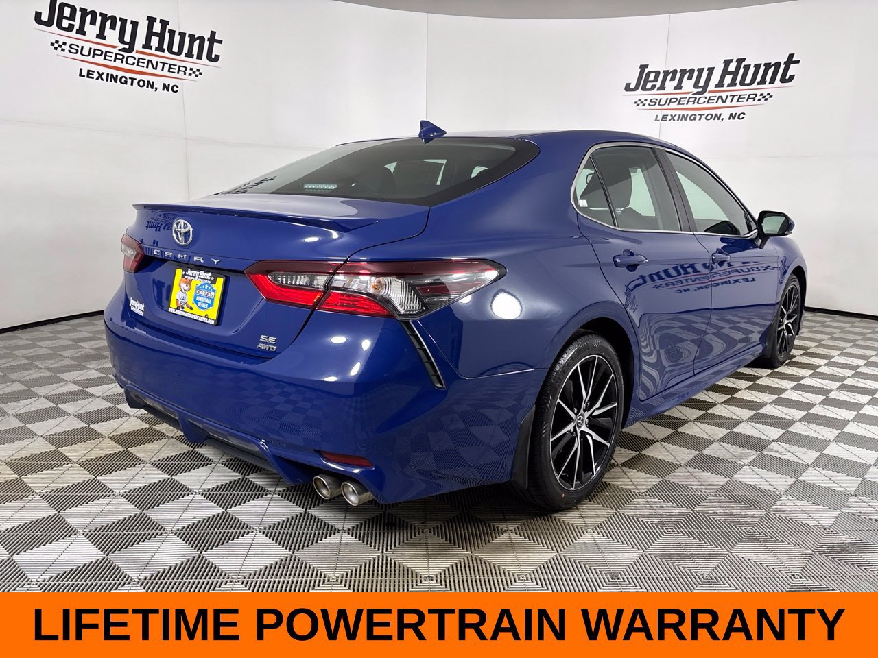 Used 2023 Toyota Camry SE w/ Cold Weather Package AWD/4WD image 6
