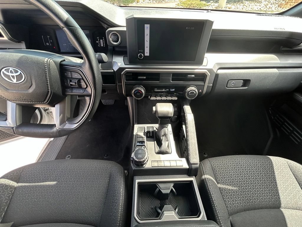 Used 2025 Toyota 4Runner SR5 AWD/4WD image 18