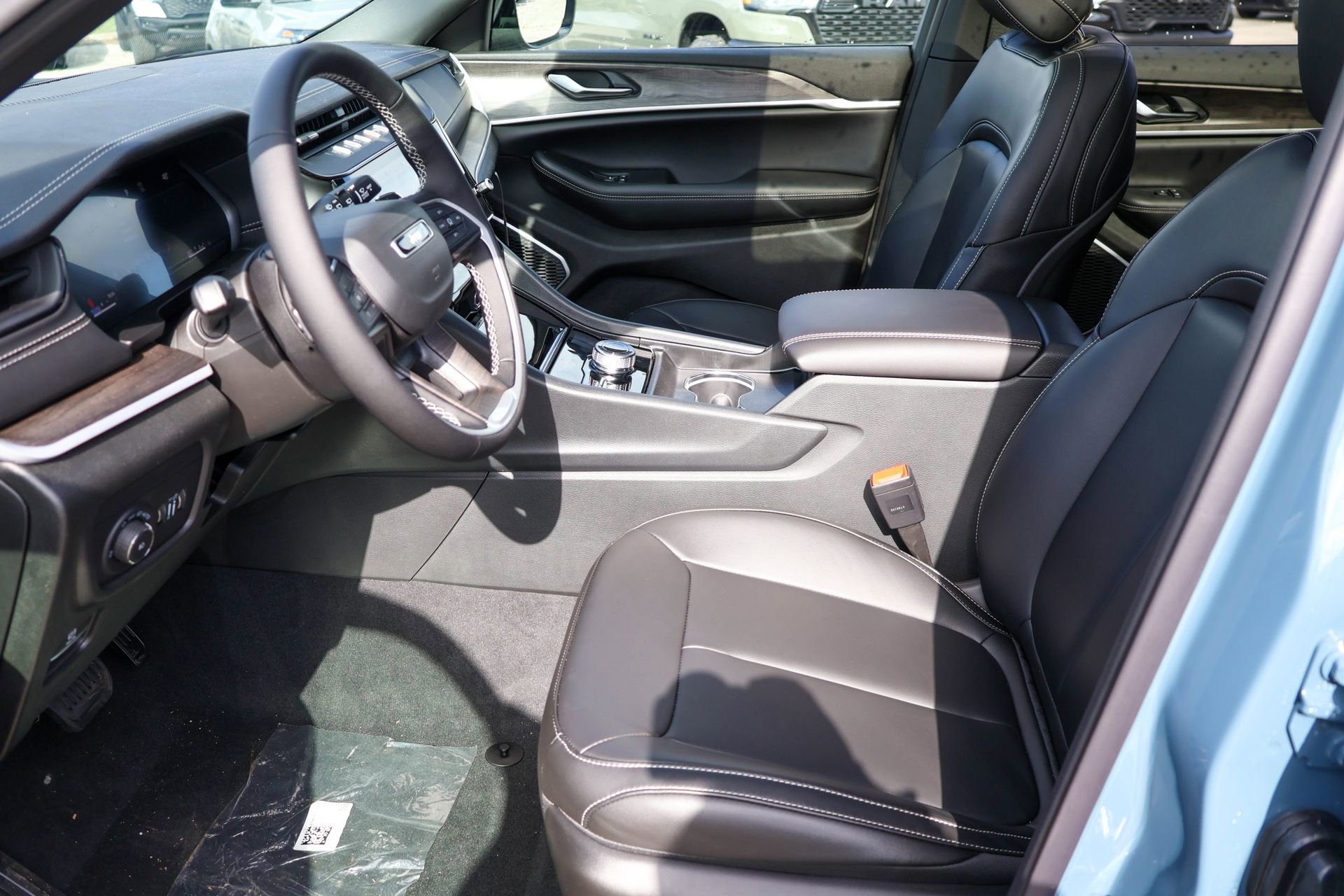 New 2026 Jeep Grand Cherokee L Limited w/ Limited Altitude Package AWD/4WD image 6