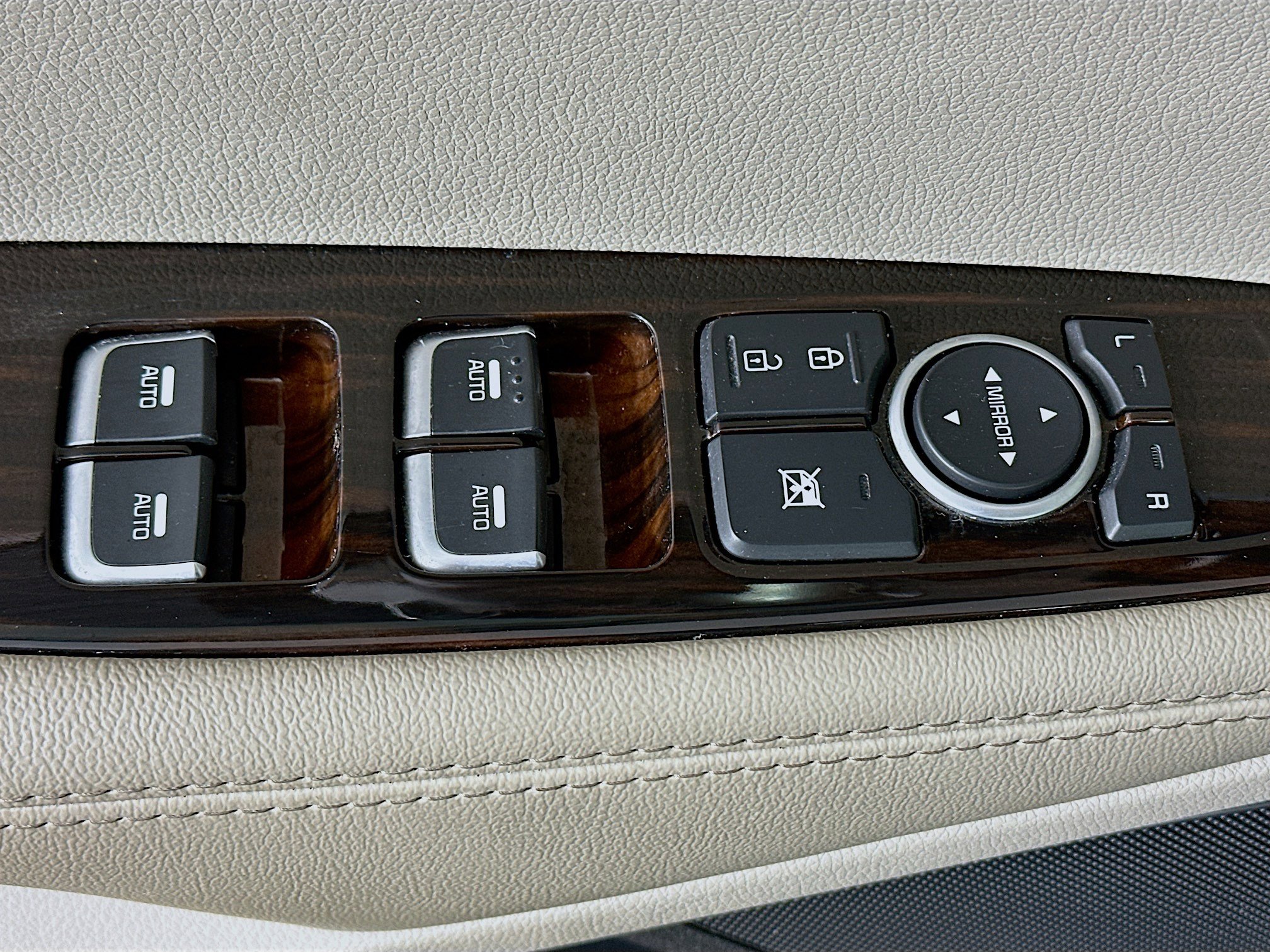 Used 2019 Kia Sorento LX image 15