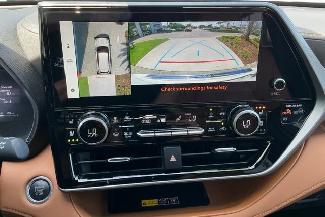 Used 2025 Toyota Highlander Platinum image 36