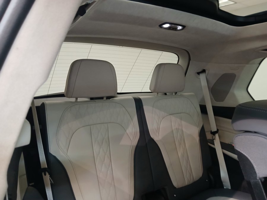 Used 2024 BMW X7 M60i w/ Executive Package image 18