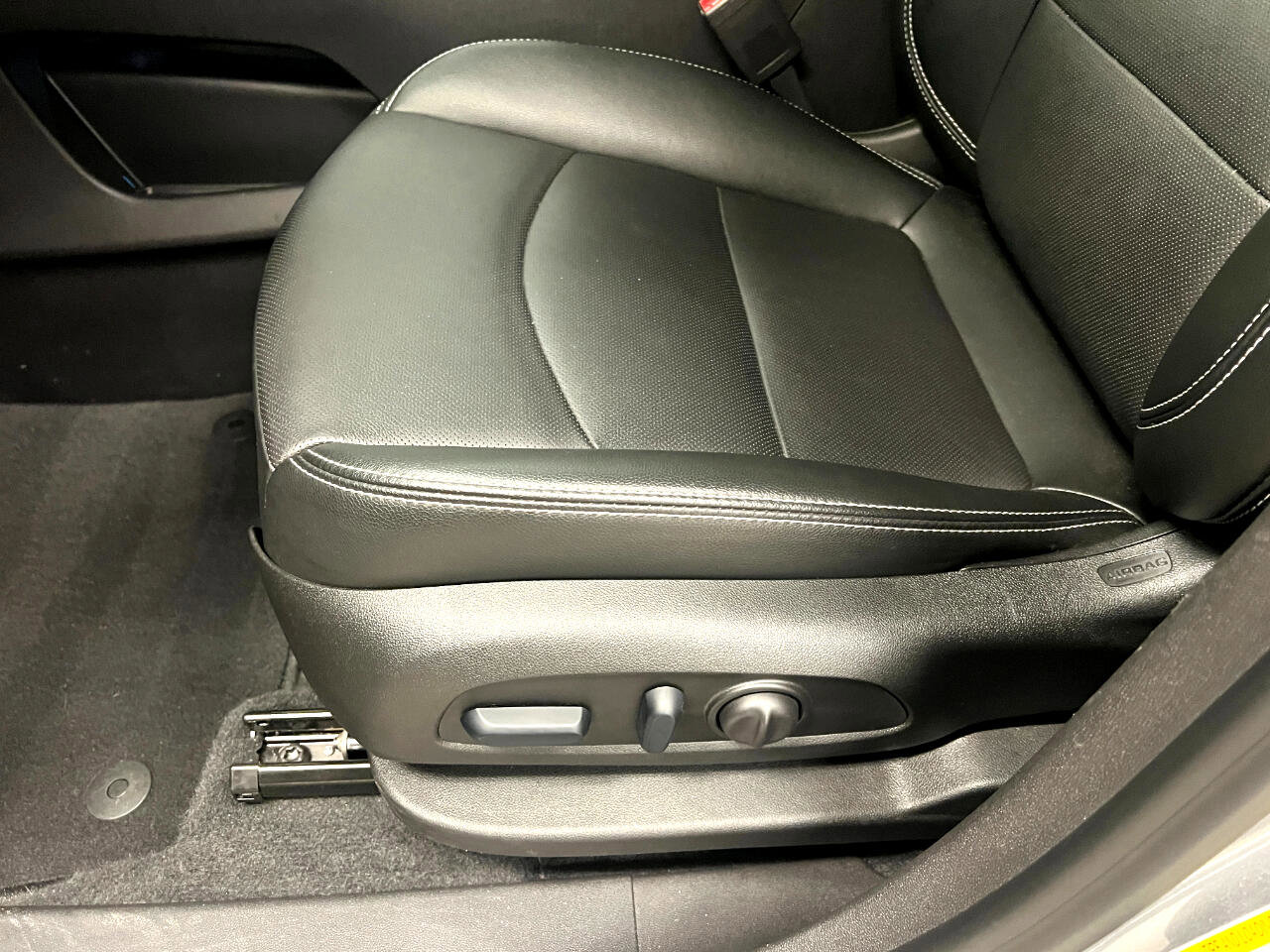 Used 2024 GMC Terrain SLT image 17