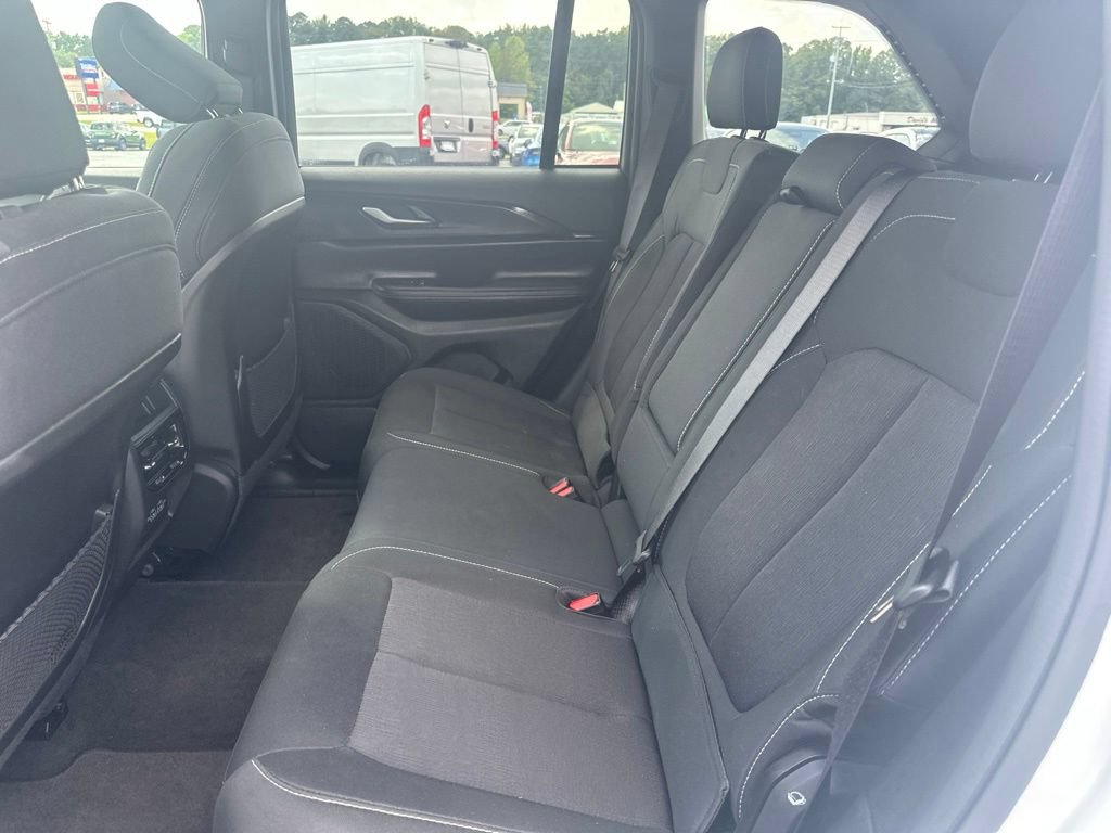 Used 2024 Jeep Grand Cherokee Laredo X w/ Luxury Tech Group I RWD image 27