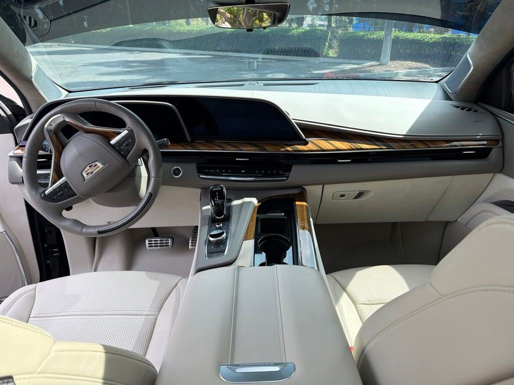 Certified 2024 Cadillac Escalade ESV Sport Platinum w/ LPO, ONYX Package AWD/4WD image 10