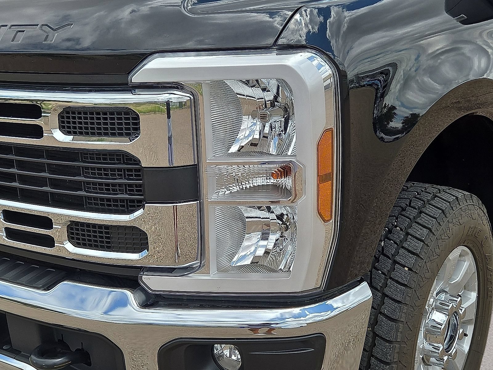 Used 2024 Ford F250 XLT AWD/4WD image 9