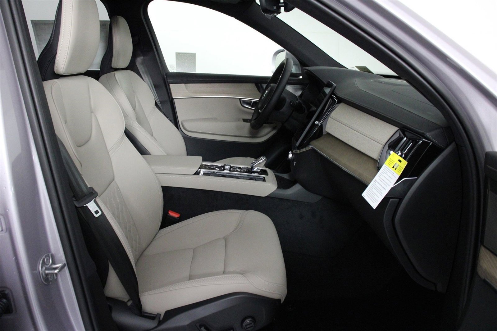 New 2026 Volvo XC90 B6 Plus w/ Protection Package Premier image 10