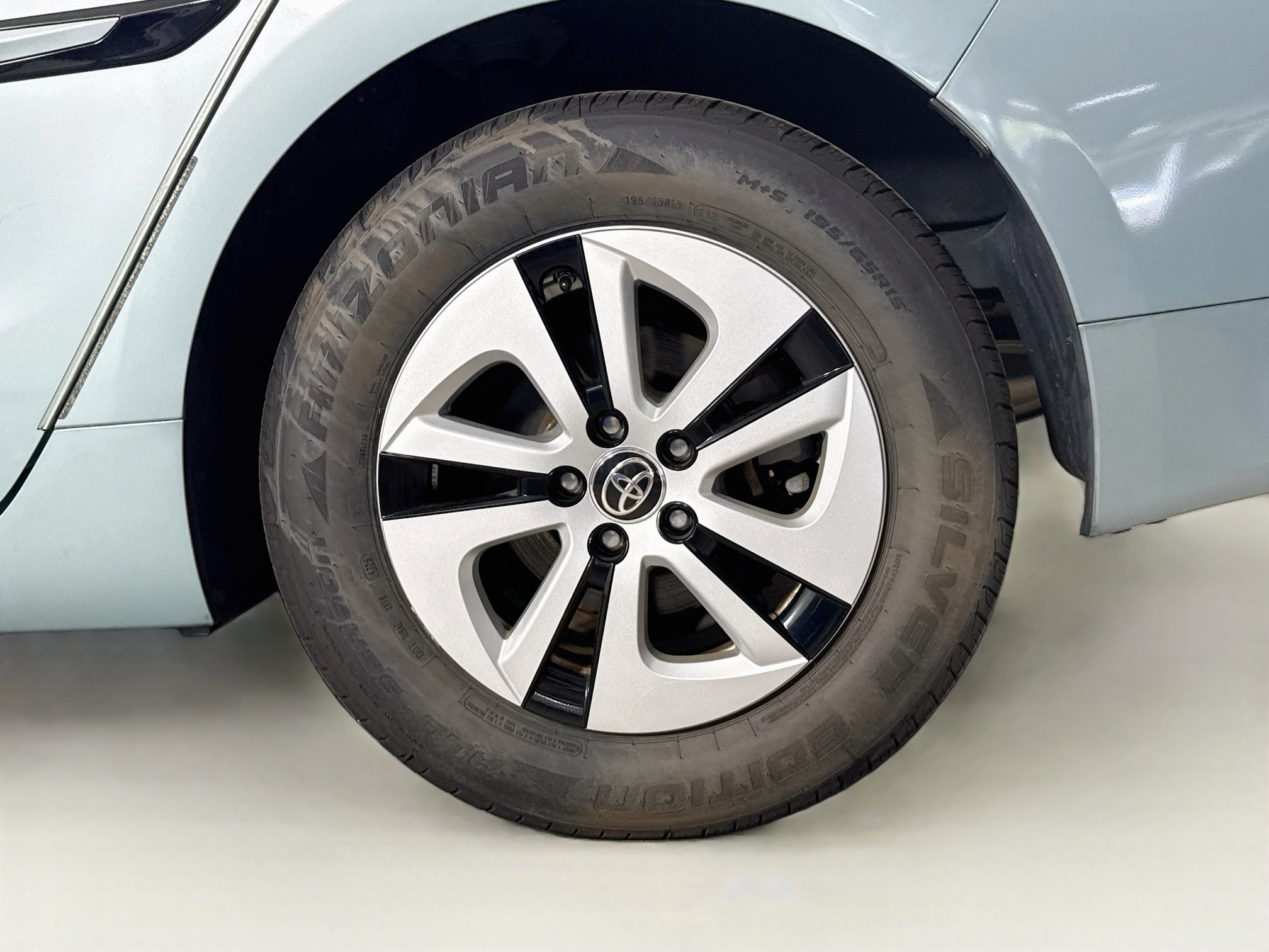 Used 2017 Toyota Prius Four FWD image 38