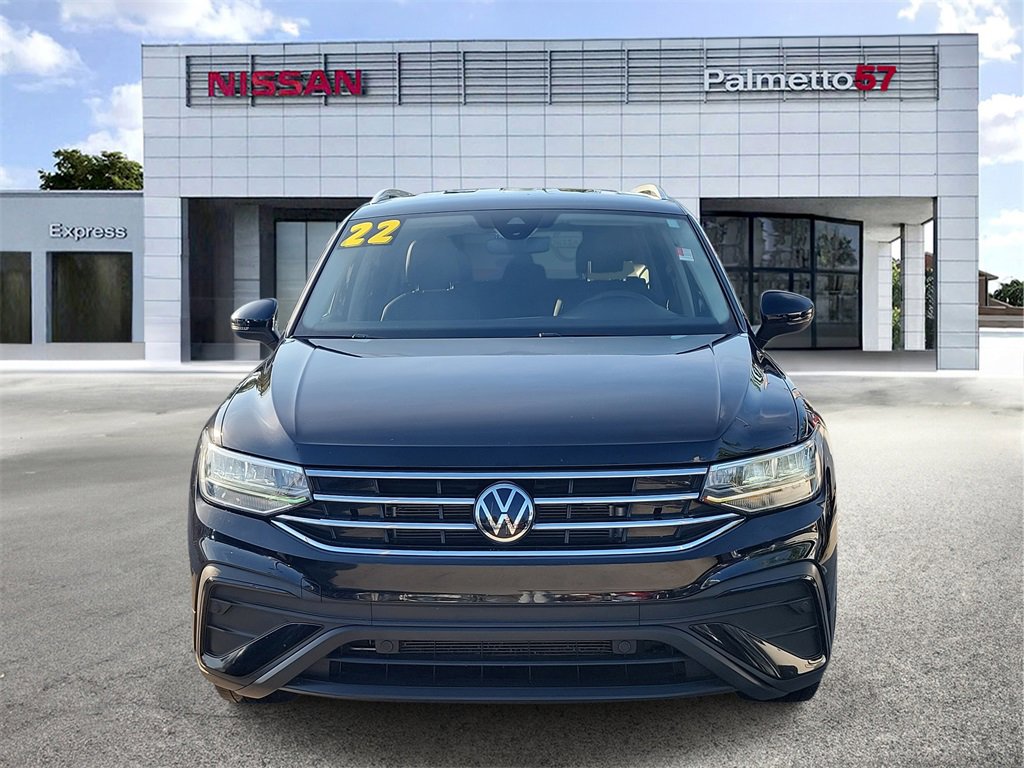 Used 2022 Volkswagen Tiguan SE image 2