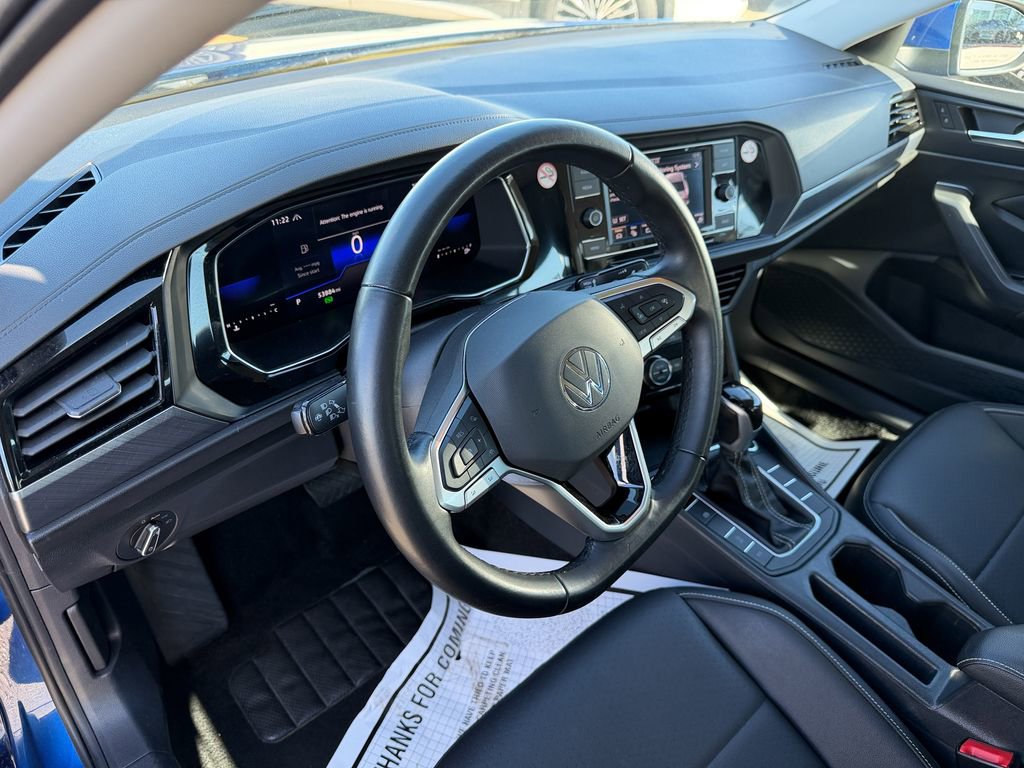 Used 2024 Volkswagen Jetta SE image 11