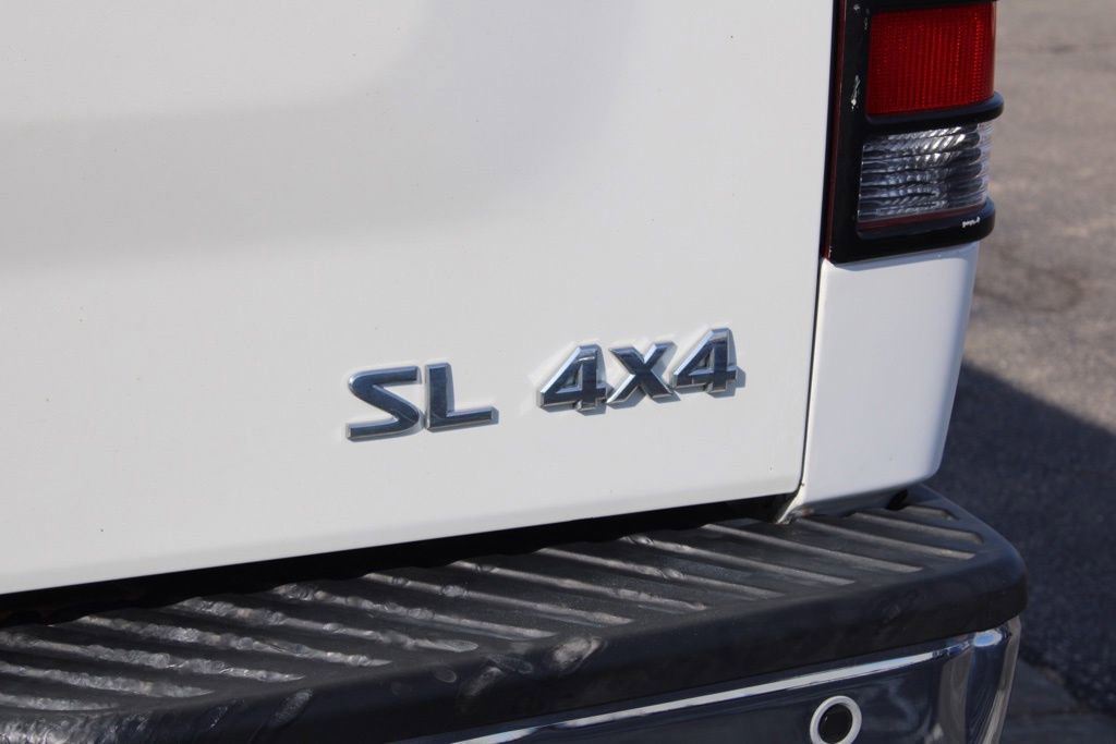 Used 2013 Nissan Titan SL w/ Moonroof Pkg image 9