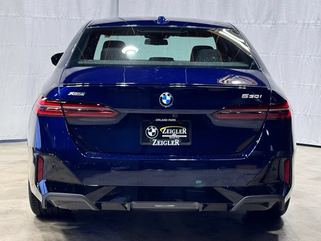 Used 2026 BMW 530i xDrive w/ M Sport Package AWD/4WD image 5
