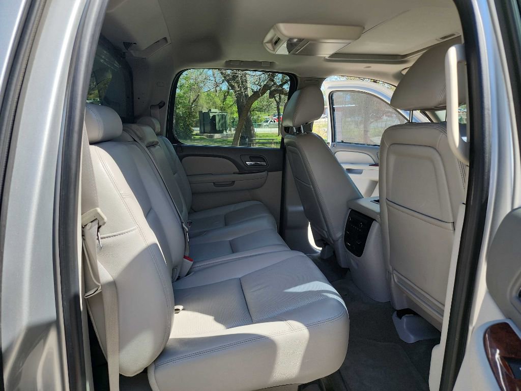 Used 2013 Chevrolet Avalanche LTZ image 35