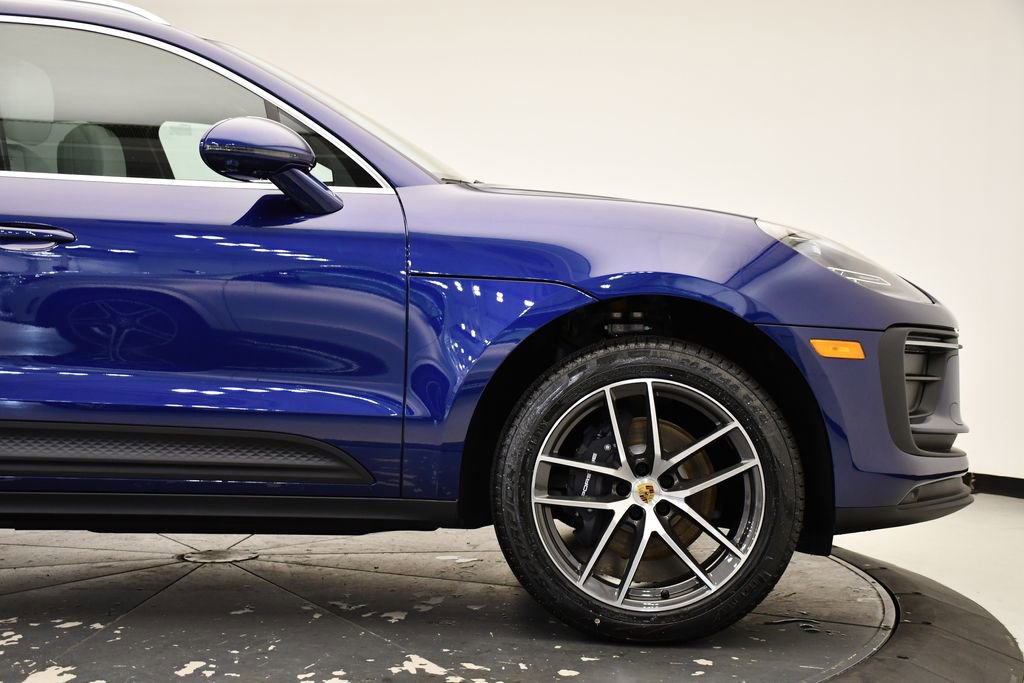 Certified 2025 Porsche Macan image 11