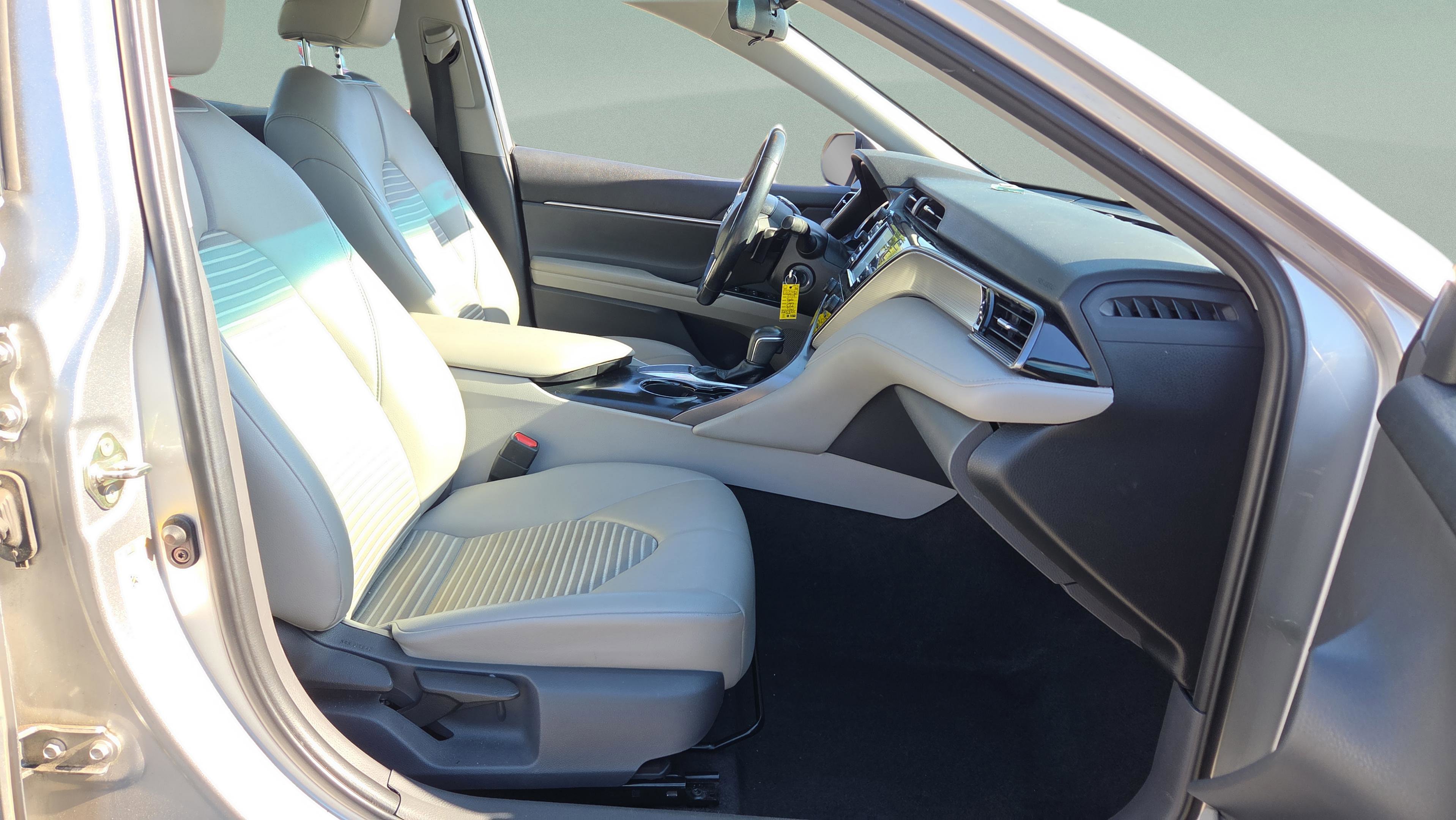Used 2019 Toyota Camry SE FWD image 15