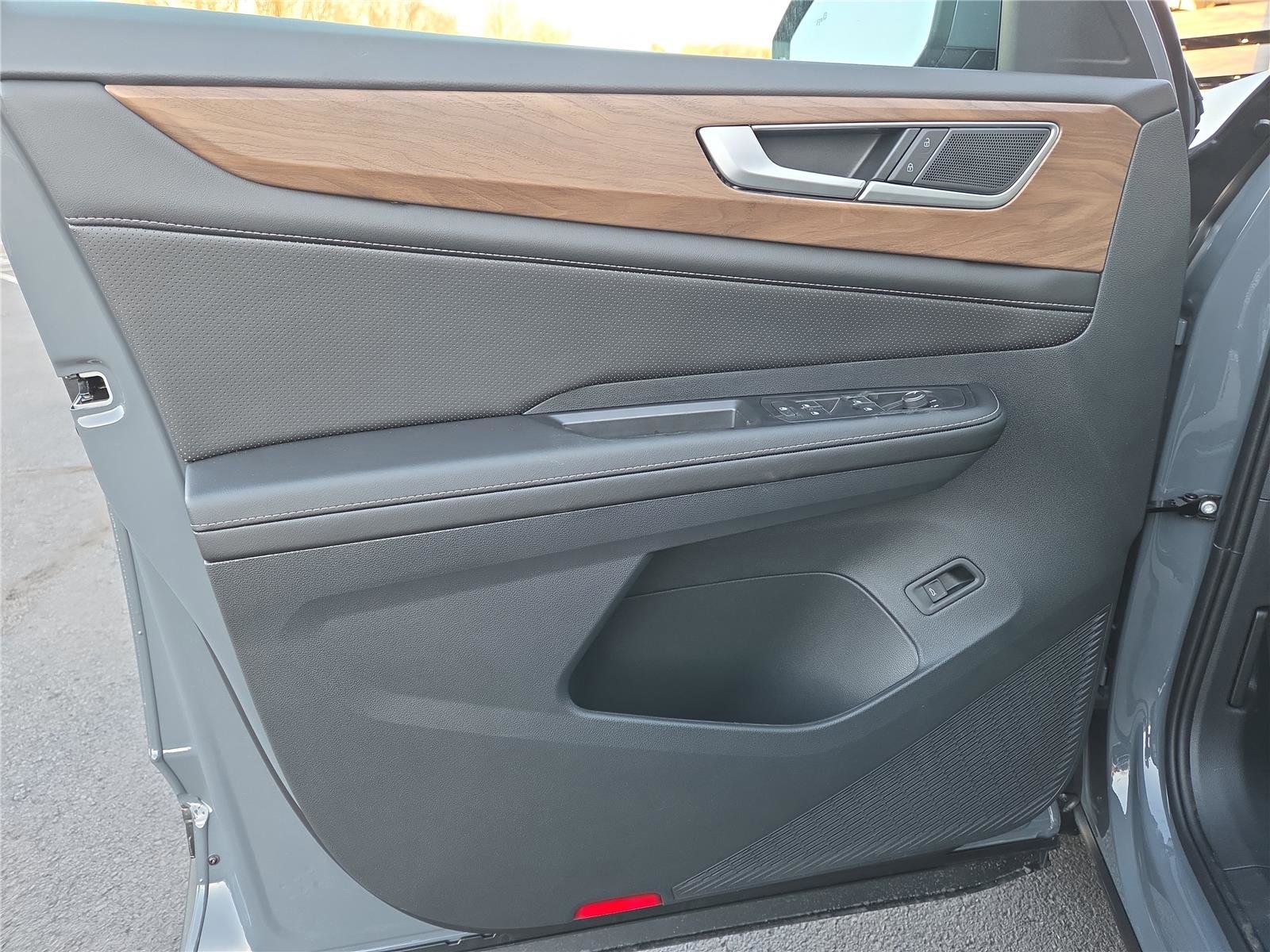 New 2026 Volkswagen Atlas SE image 12