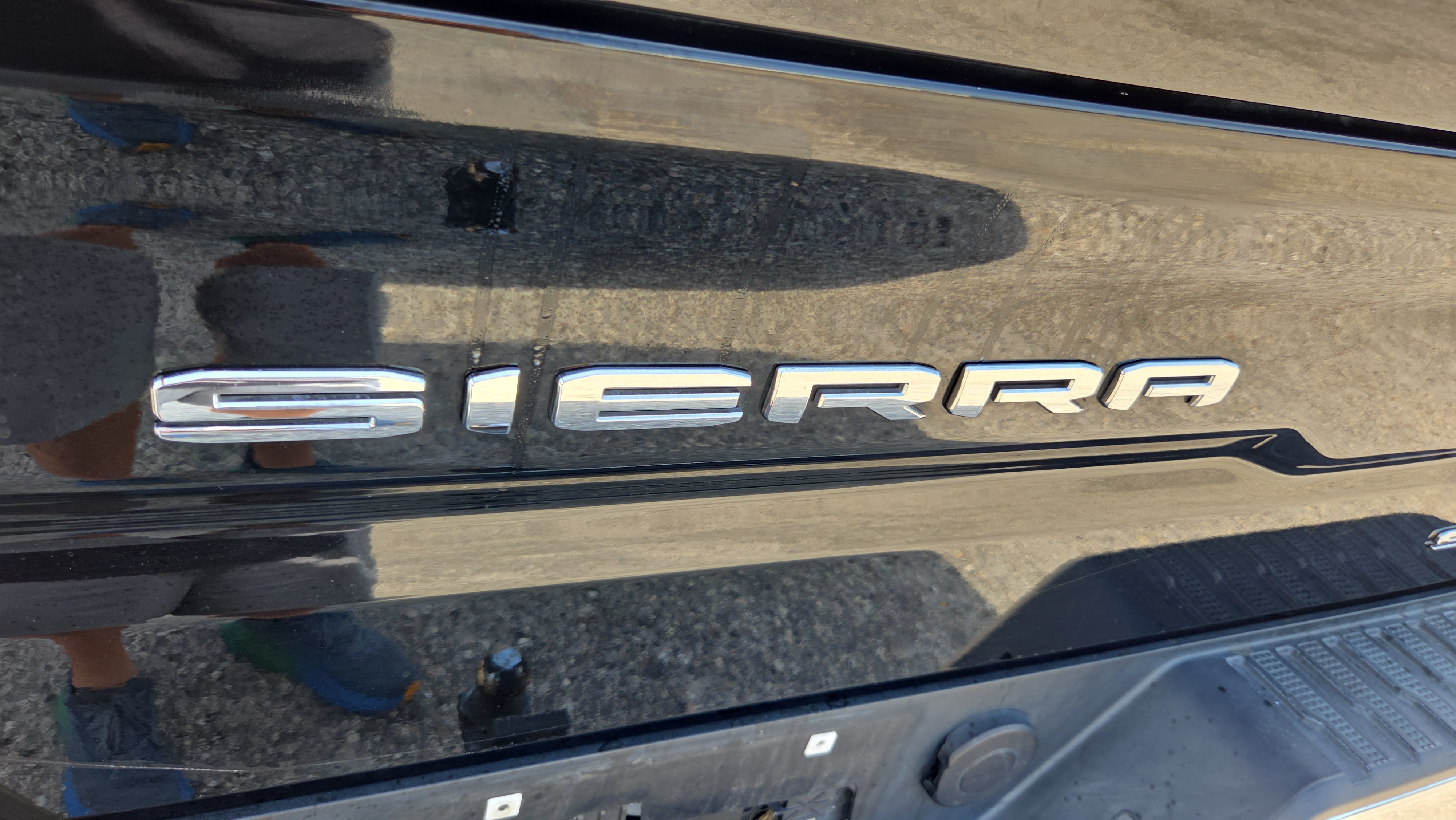 Used 2022 GMC Sierra 1500 SLT w/ SLT Premium Plus Package RWD image 16