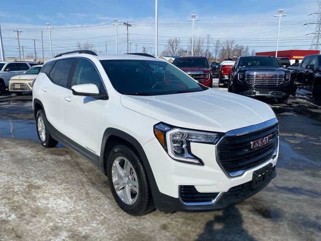 Used 2022 GMC Terrain SLE w/ Driver Convenience Package image 7