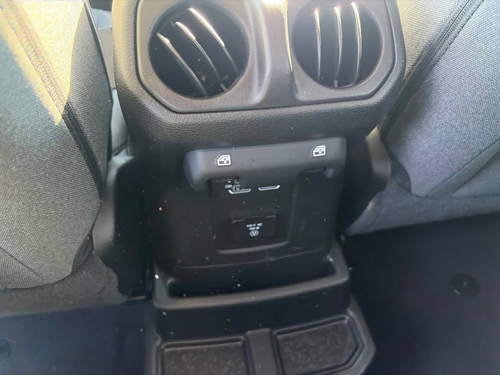 Used 2025 Jeep Wrangler Unlimited Sahara AWD/4WD image 13