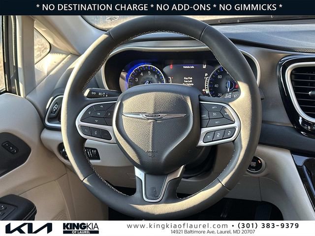 Used 2022 Chrysler Pacifica Touring-L image 8