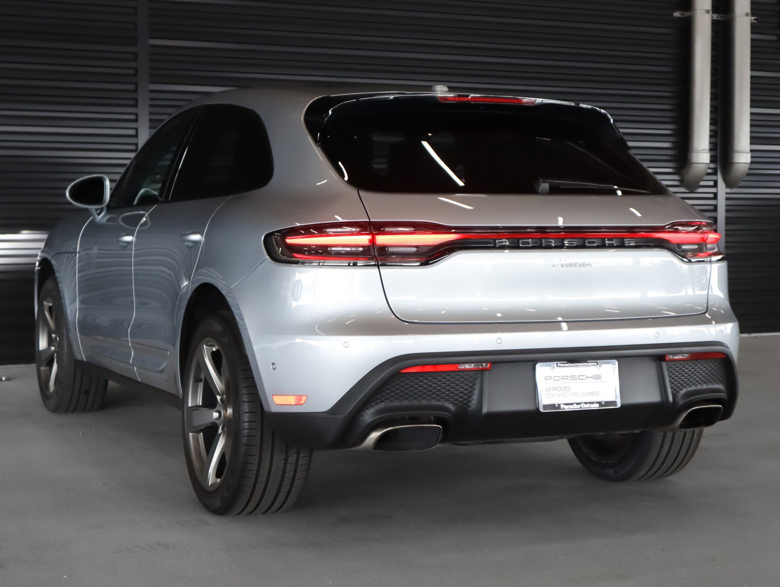 Certified 2022 Porsche Macan AWD/4WD image 3