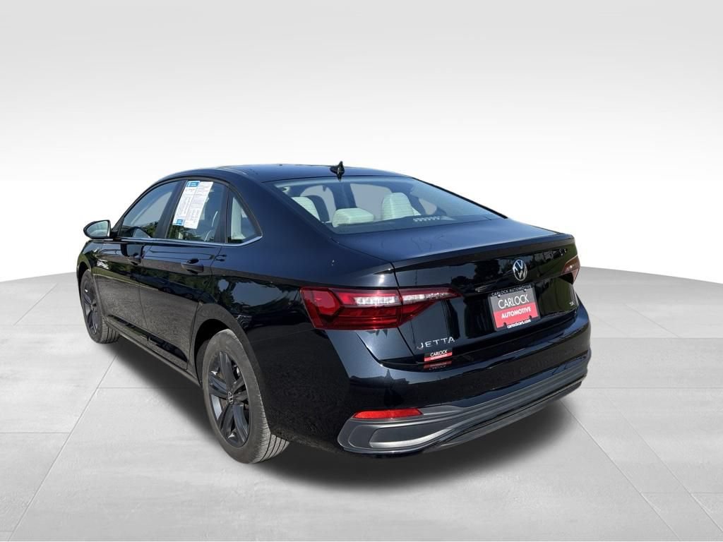 Used 2024 Volkswagen Jetta SE w/ Panoramic Sunroof Package FWD image 5