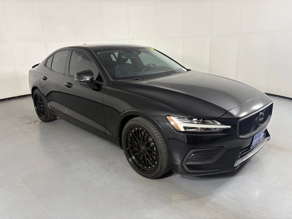 Used 2020 Volvo S60 T5 Momentum FWD image 2