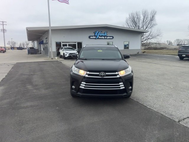 Used 2017 Toyota Highlander XLE image 3