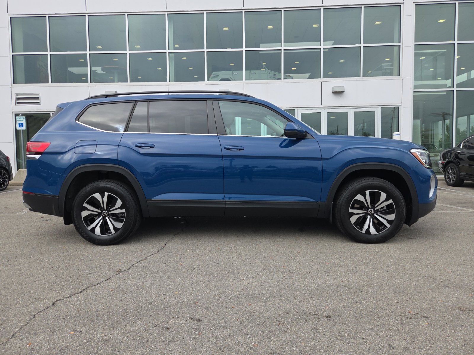Certified 2026 Volkswagen Atlas SE AWD/4WD image 2
