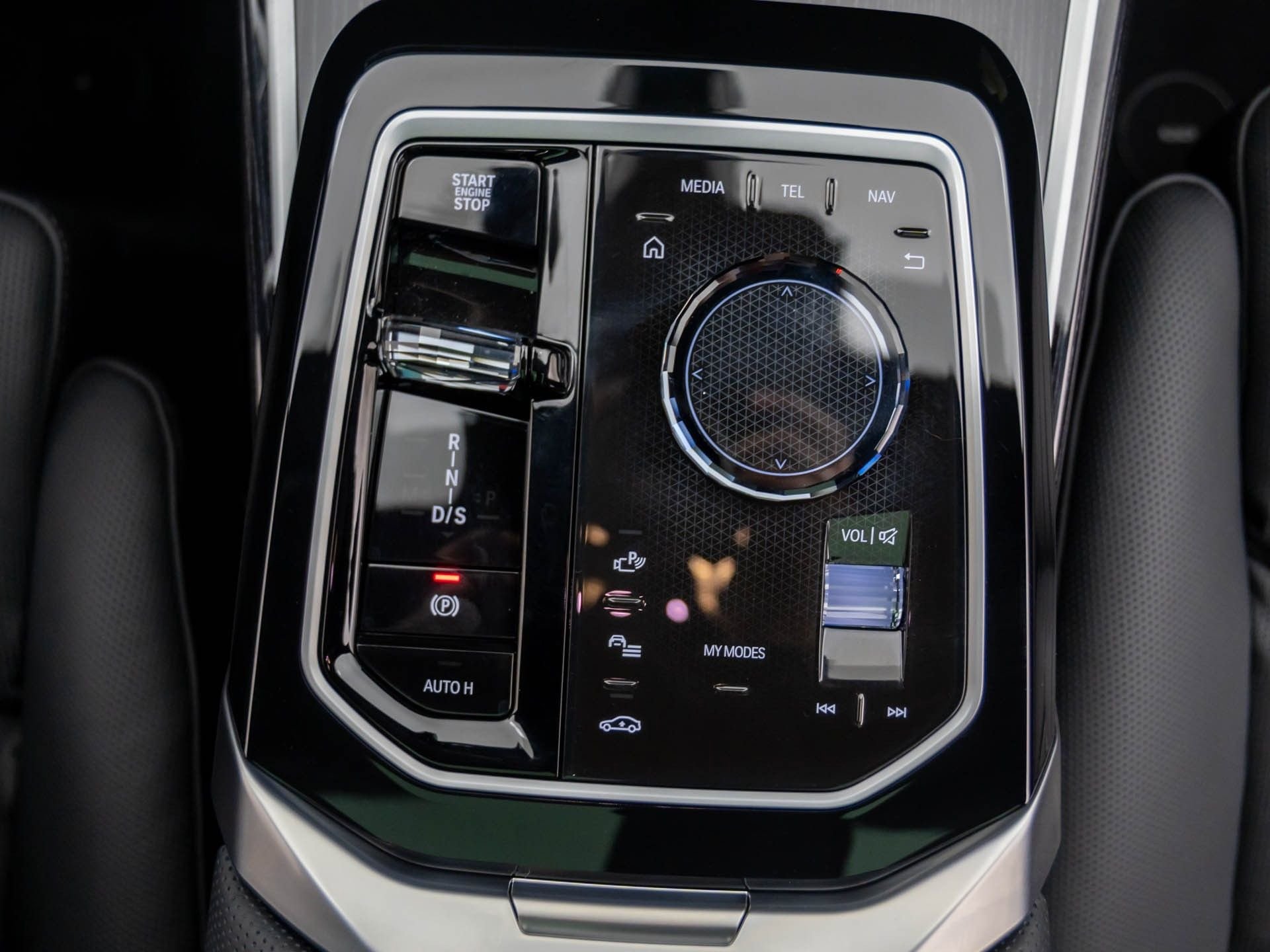 New 2026 BMW 750e xDrive w/ Executive Package image 24