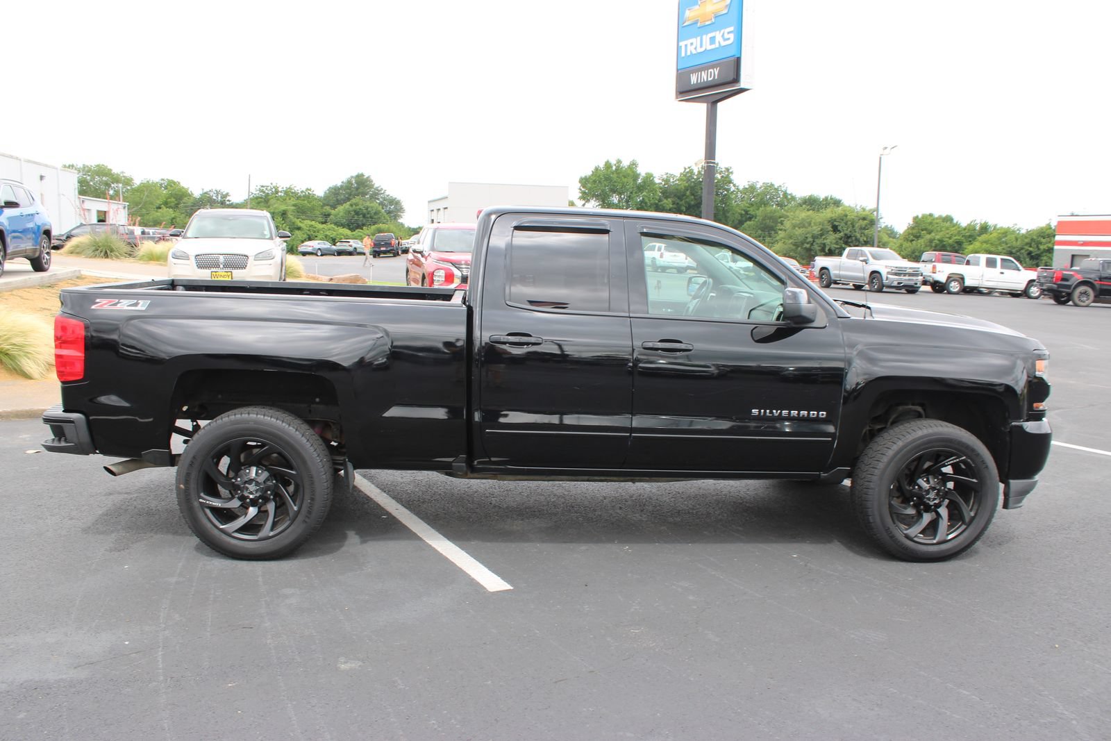 Used 2017 Chevrolet Silverado 1500 LT w/ All Star Edition AWD/4WD image 9