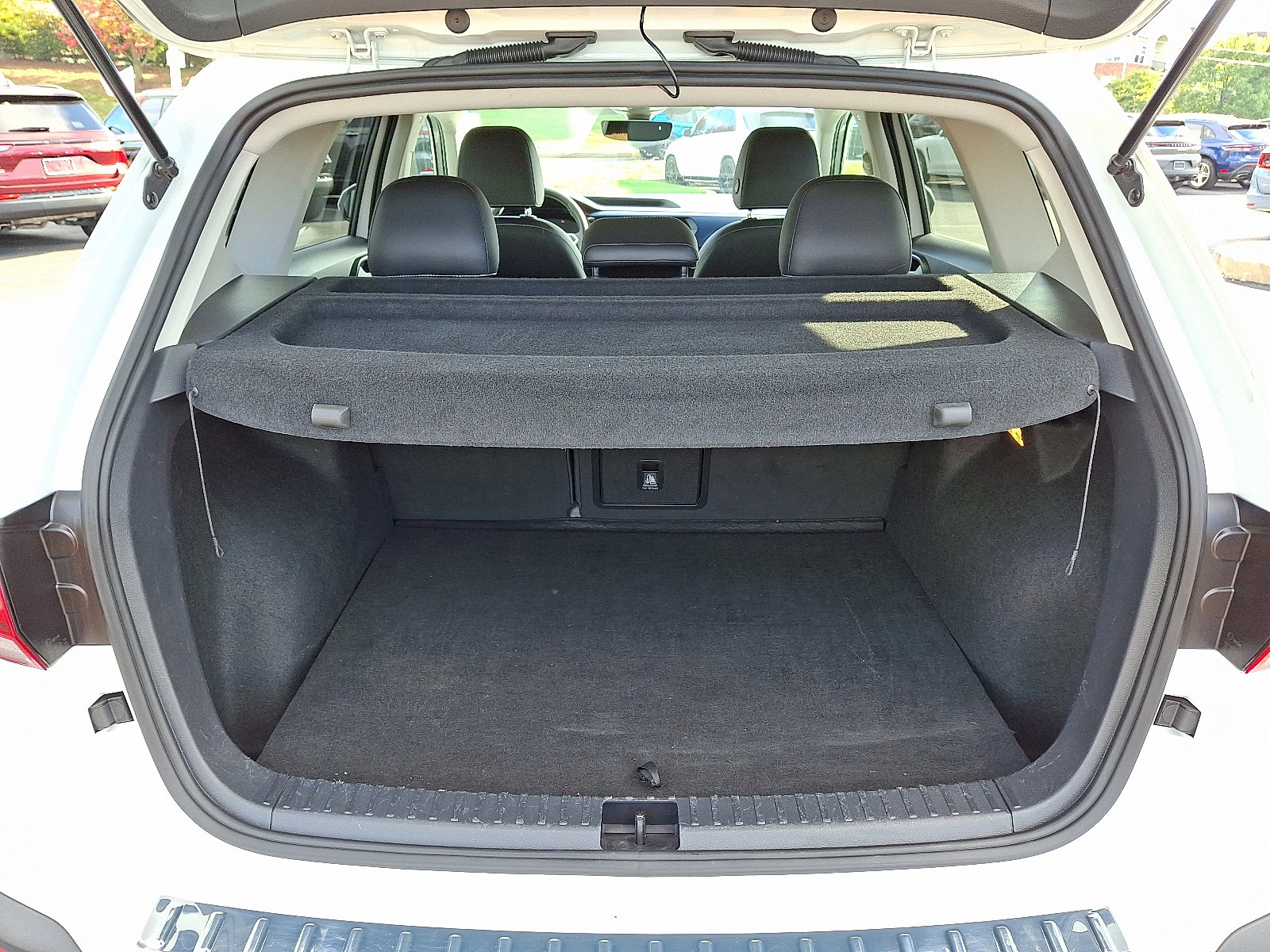 Used 2023 Volkswagen Taos SE w/ Black Wheel Package image 29