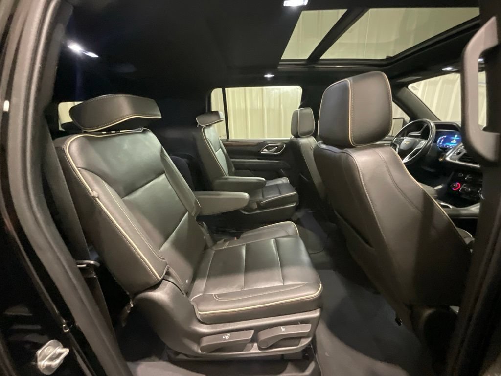 Used 2022 Chevrolet Suburban Premier RWD image 16