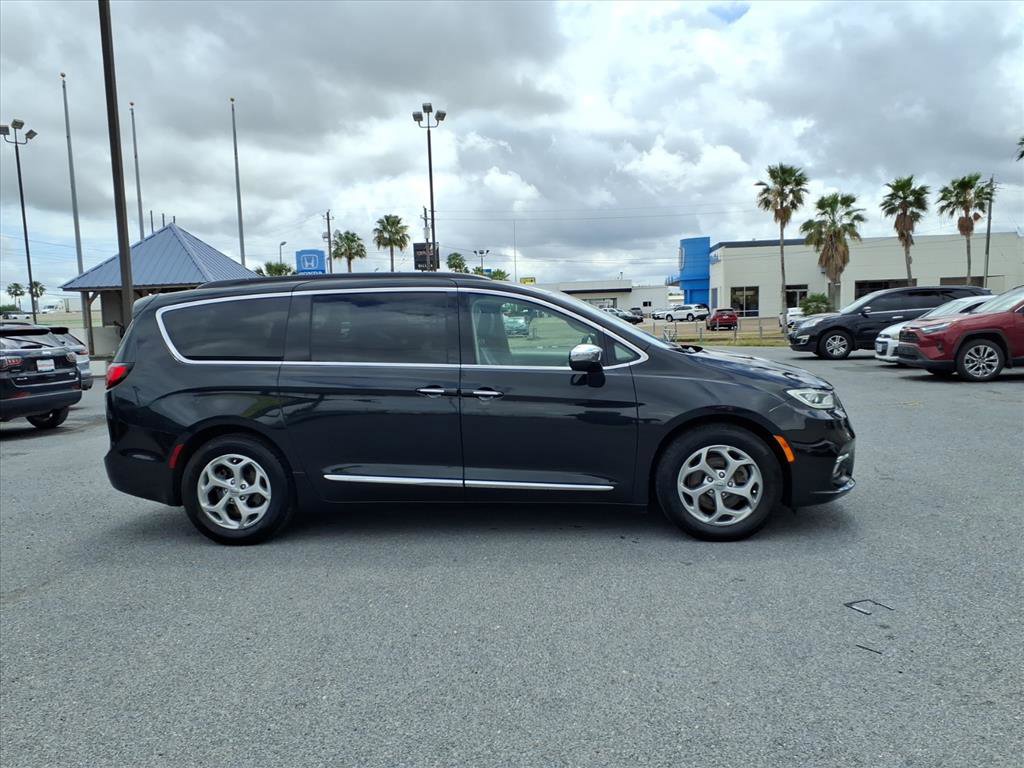 Used 2023 Chrysler Pacifica Limited image 9