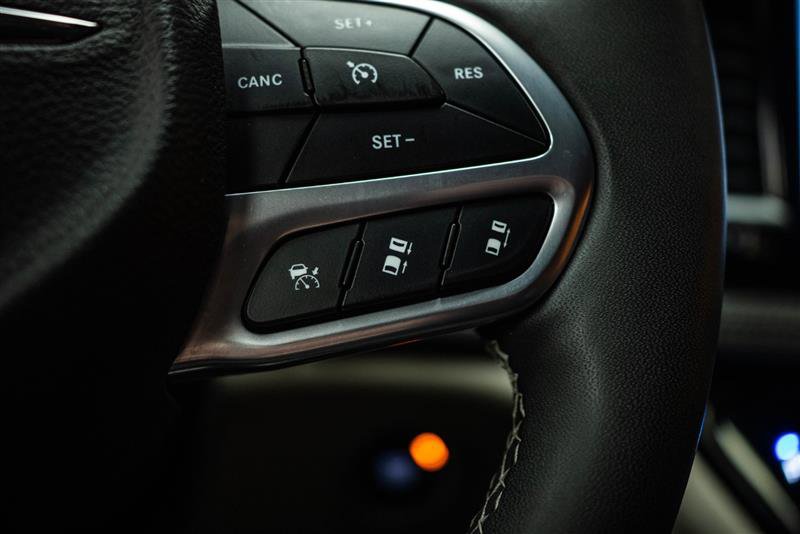 Used 2023 Chrysler Pacifica Limited image 18