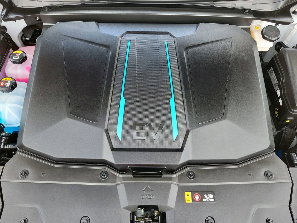 Used 2023 Hyundai Ioniq 5 Limited AWD/4WD image 16