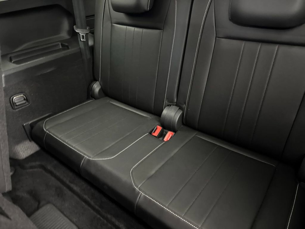 Used 2024 Volkswagen Tiguan SE image 14