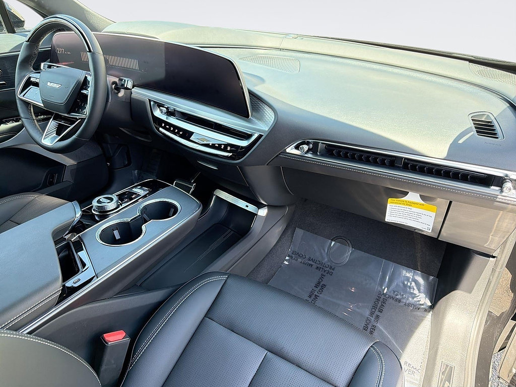 Used 2026 Cadillac Lyriq V w/ Exterior Carbon Fiber Package AWD/4WD image 34