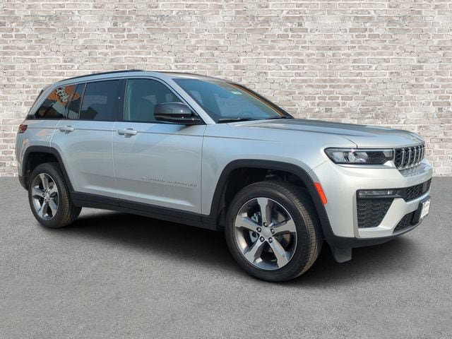 New 2026 Jeep Grand Cherokee Limited w/ Trailer Tow Package AWD/4WD image 1