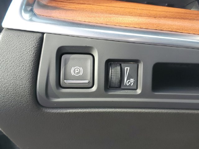 Certified 2025 Cadillac XT5 Premium Luxury w/ LPO, Floor Liner Package AWD/4WD image 16