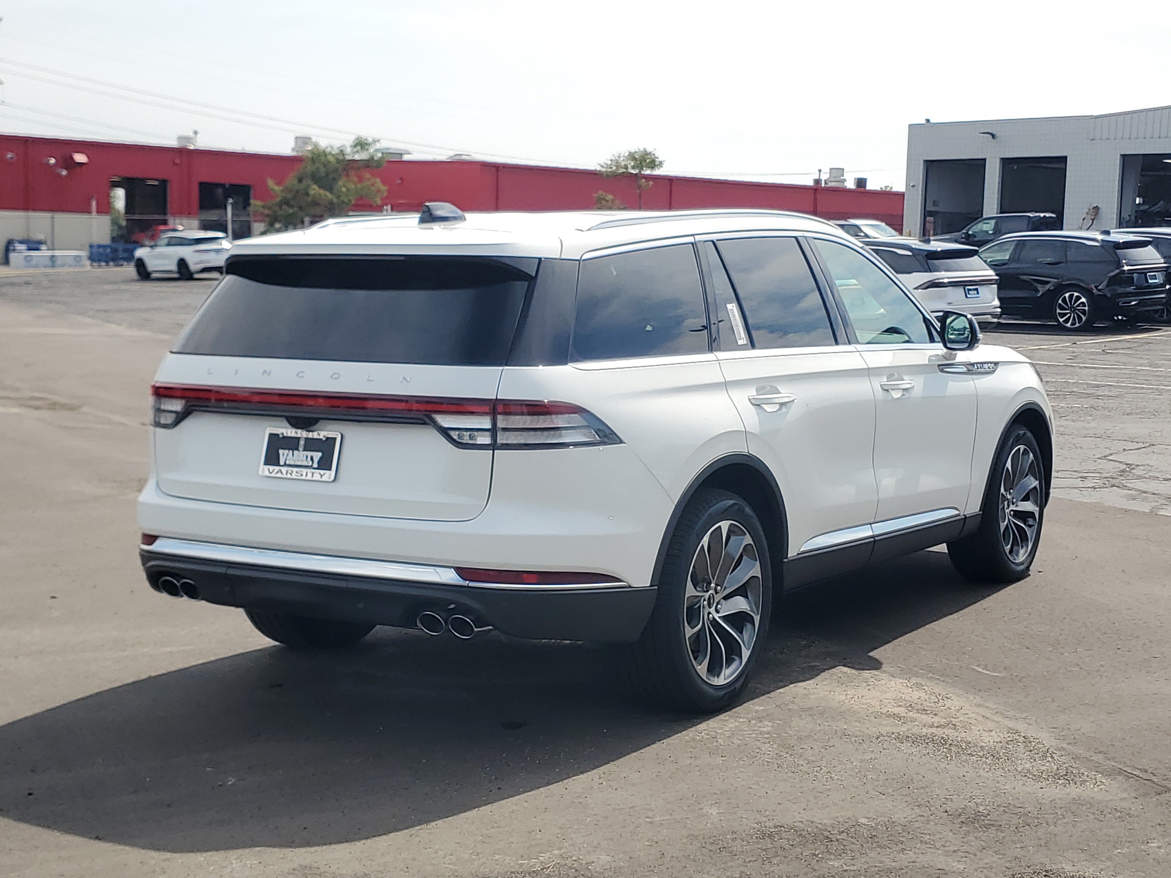 New 2027 Lincoln Aviator AWD image 4
