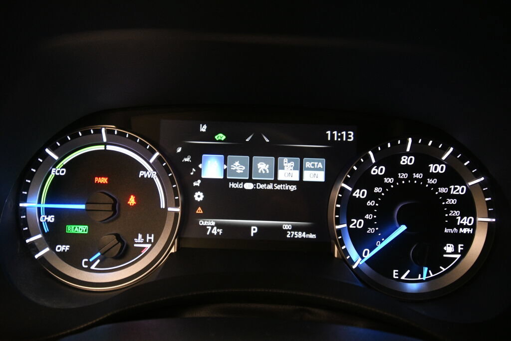 Used 2023 Toyota Highlander LE AWD/4WD image 14