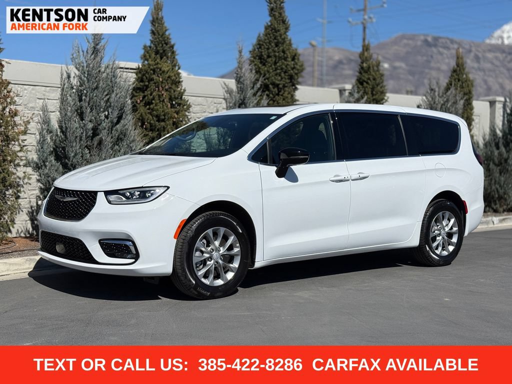 Used 2026 Chrysler Pacifica Limited AWD/4WD image 1