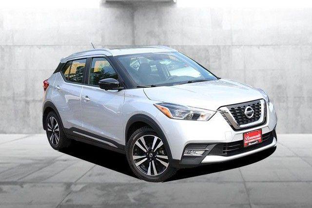 Used 2018 Nissan Kicks SR FWD image 2
