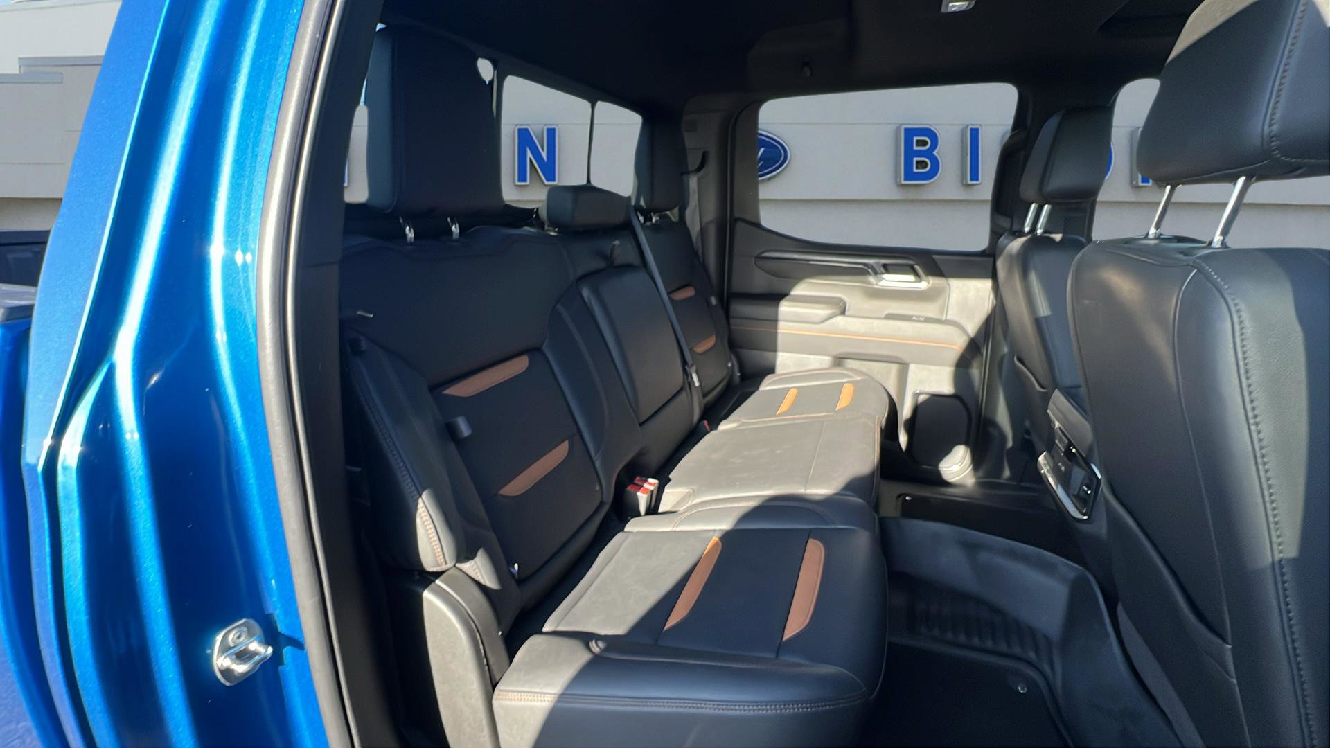 Used 2022 GMC Sierra 1500 AT4 w/ Technology Package image 11