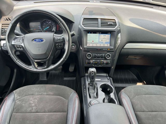 Used 2018 Ford Explorer XLT w/ Equipment Group 202A AWD/4WD image 16