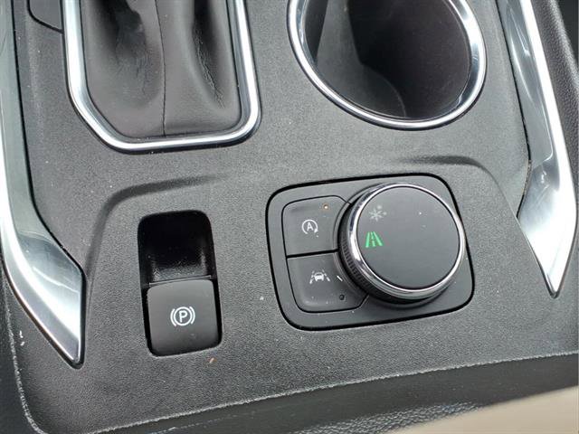 Certified 2023 Chevrolet Traverse LS w/ Midnight/Sport Edition FWD image 18