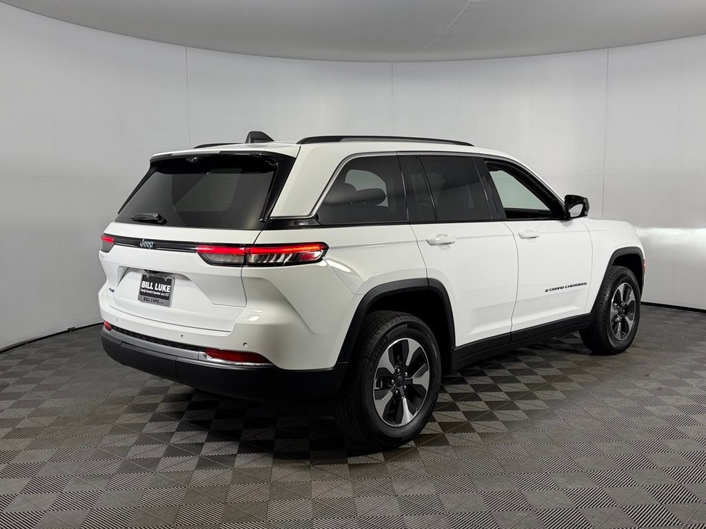 Certified 2023 Jeep Grand Cherokee 4WD 4xe w/ Luxury Tech Group II image 7