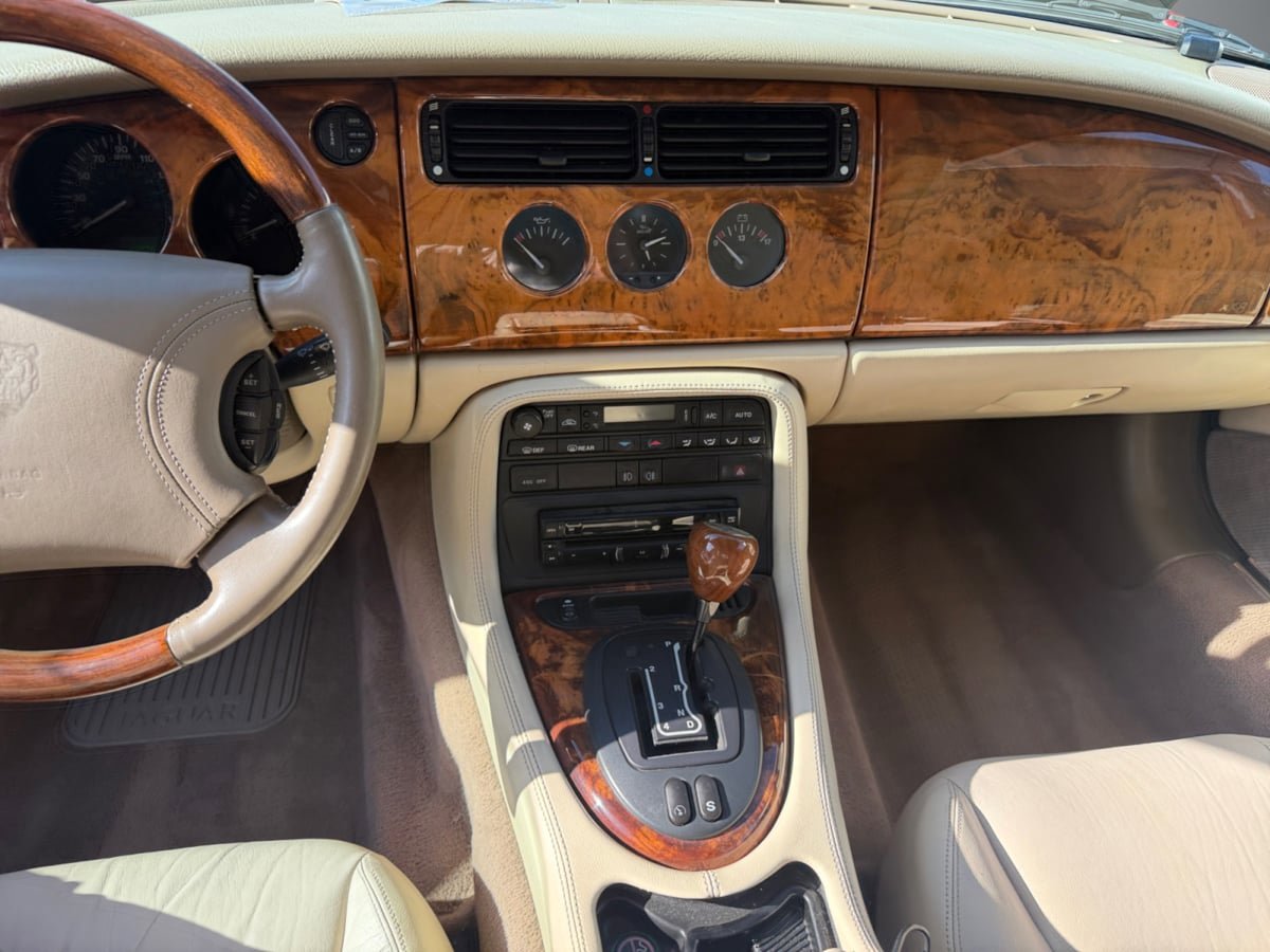 Used 1997 Jaguar XK8 Convertible RWD image 10